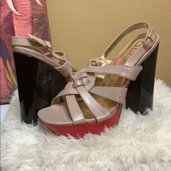 Heels   - Picture 1 of 7